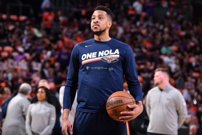 CJ McCollum warming up for the New Orleans Pelicans.