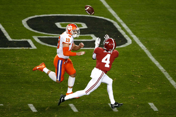Jerry Jeudy catches a pass during the national championship game.