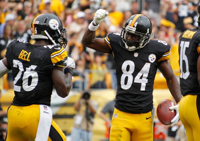 PITTSBURGH, PA - SEPTEMBER 28: Antonio Brown #84 celebrates his touchdown with Le'Veon Bell #26 of the Pittsburgh Steelers during the first quarter against the Tampa Bay Buccaneers at Heinz Field on September 28, 2014 in Pittsburgh, Pennsylvania. (Photo by Justin K. Aller/Getty Images)
