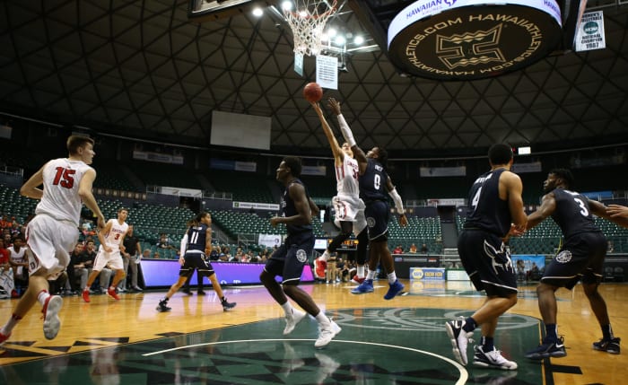An Akron and Davidson basketball game.