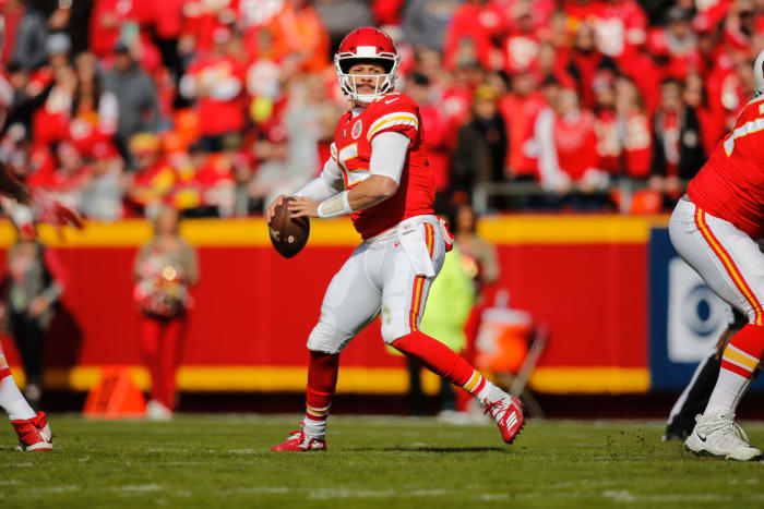 Patrick Mahomes throws a pass against the Arizona Cardinals.