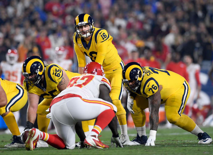 jared goff lines up under center