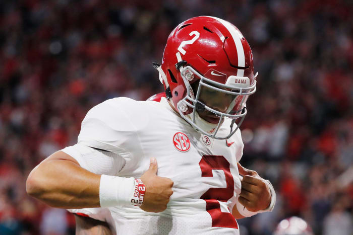 Alabama football quarterback jalen hurts during the sec championship game against georgia