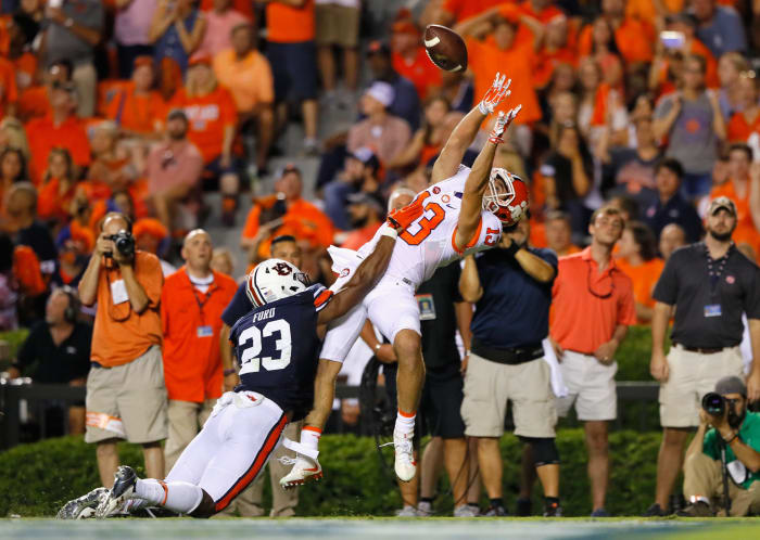 Hunter Renfrow makes a great catch against Auburn