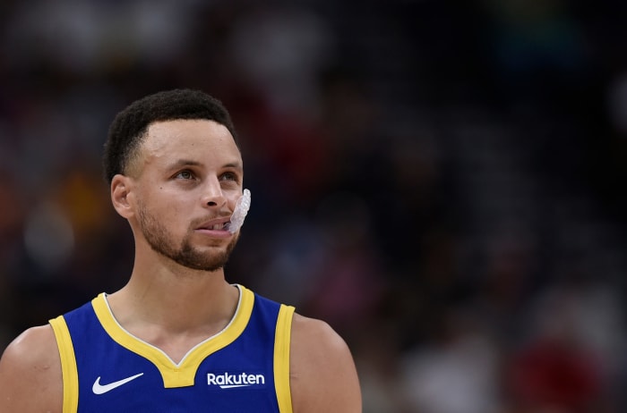 Stephen Curry chewing on his mouth guard during a game.