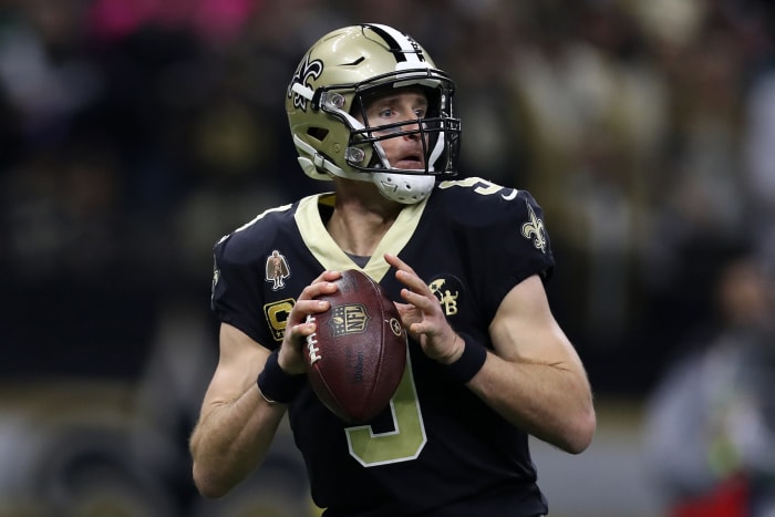 New Orleans Saints QB Drew Brees throwing a pass.