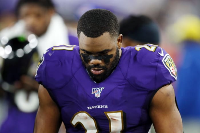 Mark Ingram walks off the field following the Ravens' loss to the Titans.