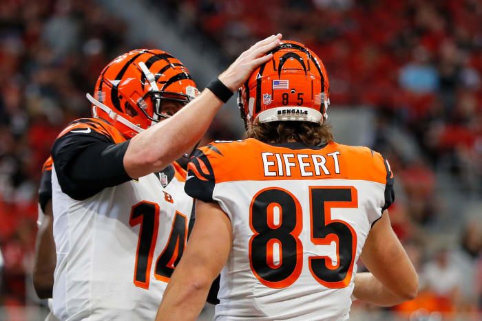 Tyler Eifert celebrates a touchdown with Andy Dalton.