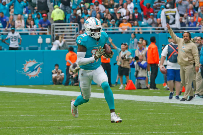 DeVante Parker runs with the ball for the Miami Dolphins.