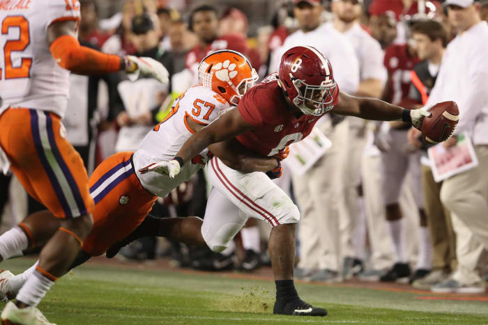 Josh Jacobs running the ball for Alabama.