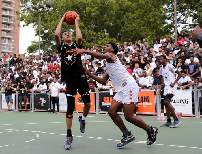 RJ Hampton shoots the ball during a summer league game.