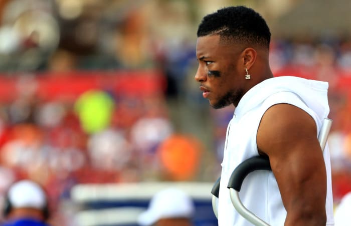 Saquon Barkley injured on the Giants bench vs. Tampa Bay.