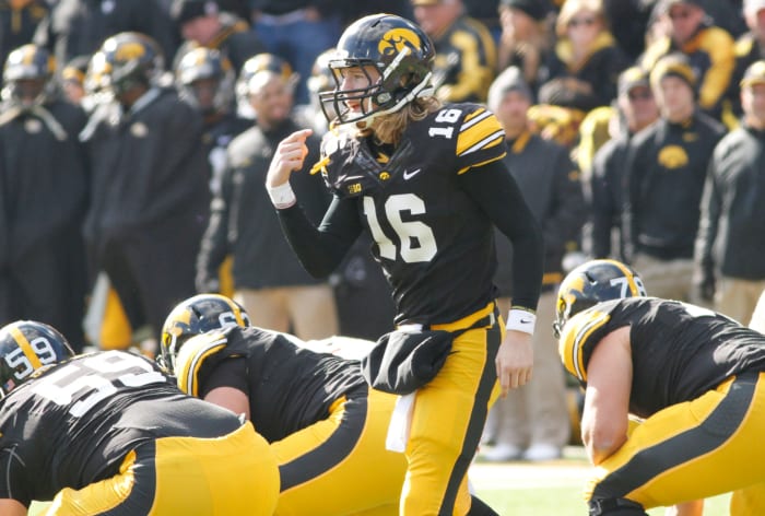 C.J. Beathard calls out to his offensive teammates.