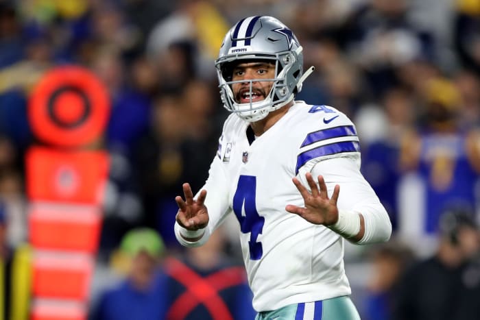 Dallas Cowboys QB Dak Prescott during a football game.