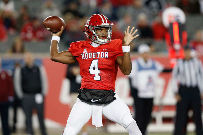 Houston QB D'Eriq King throws pass while wearing school's throwback jersey.