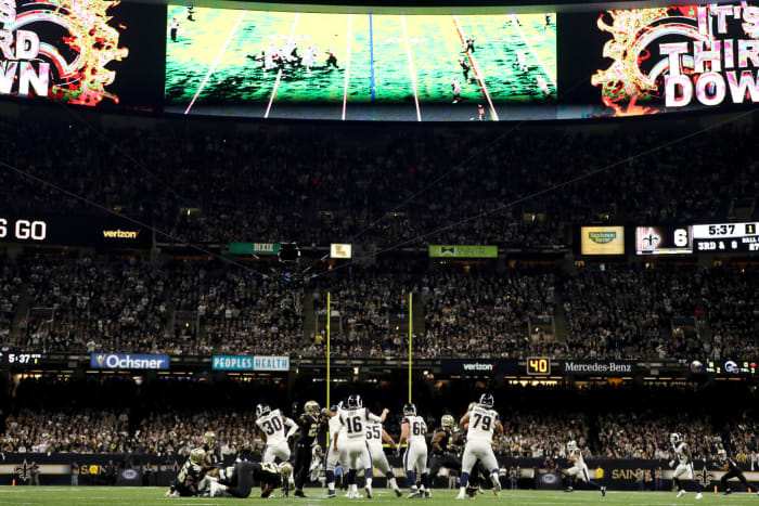 a wide shot of this afternoon's saints-rams game on fox