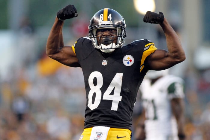 Antonio Brown flexing his biceps.
