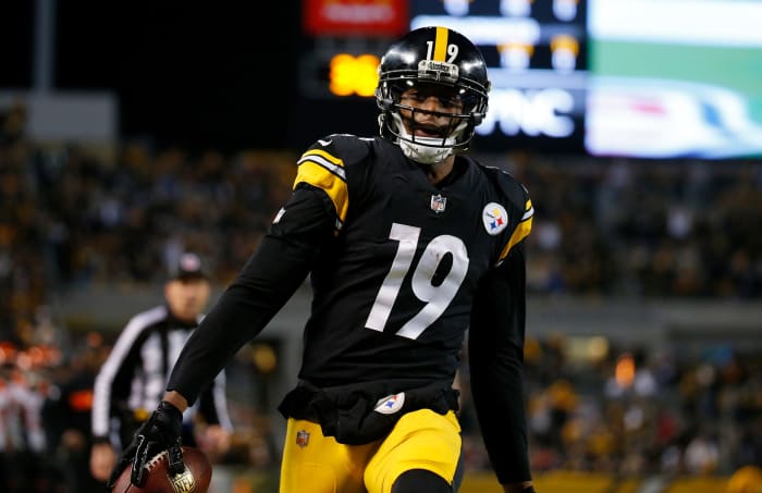 A closeup of JuJu Smith-Schuster celebrating a touchdown catch.