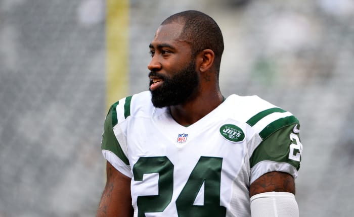 A closeup of Darrelle Revis in a Jets uniform.