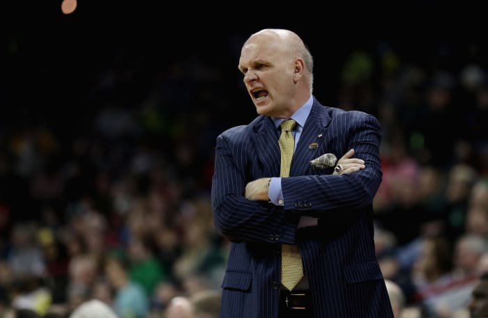 Phil Martelli coaching at Saint Joseph's.