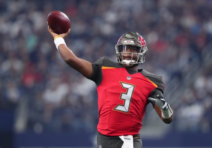 Jameis Winston throwing a pass.