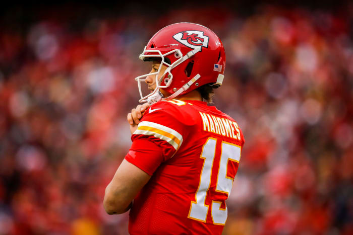 Patrick Mahomes gets ready to warm up before the game against Los Angeles.