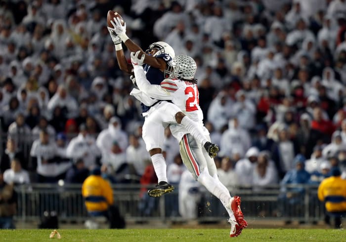 Ohio State's Malik Hooker deflecting a pass during a college football game between Ohio State and Penn State.