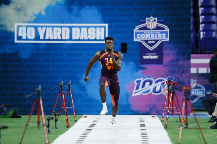D.K. Metcalf runs the 40-yard dash.