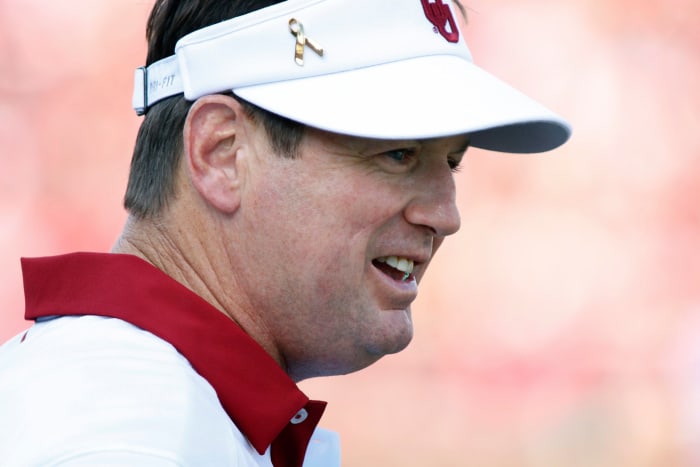 A closeup of Bob Stoops wearing an Oklahoma Sooners visor.