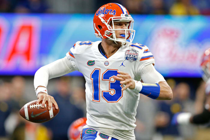 Florida QB Feleipe Franks throws a pass.