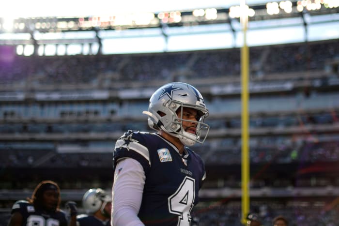 Dak Prescott leaves the field against the Jets in New York.