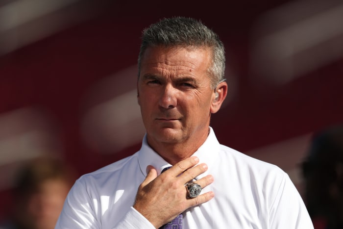 Urban Meyer holding his tie.