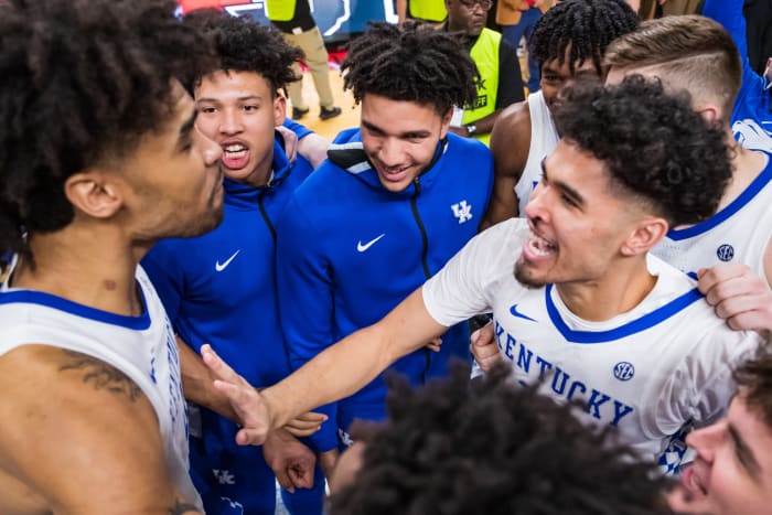 Kentucky players Johnny Juzang and Nick Richards get pumped.