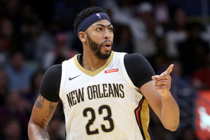 A closeup of Anthony Davis in his New Orleans Pelicans uniform.