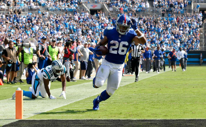 Saquon Barkley scores a touchdown for the Giants.