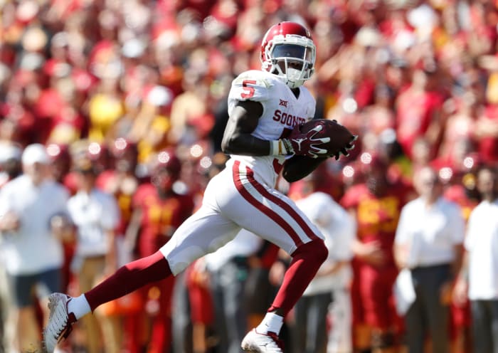 Marquise Brown reels in a pass.