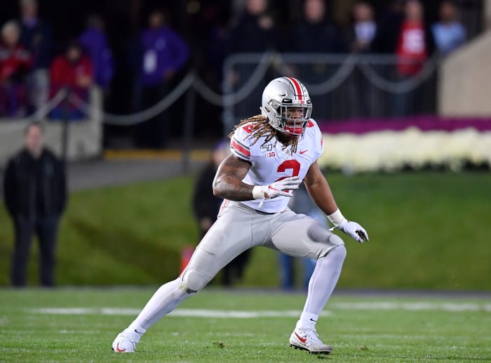 Chase Young rushes the passer for the Ohio State Buckeyes.
