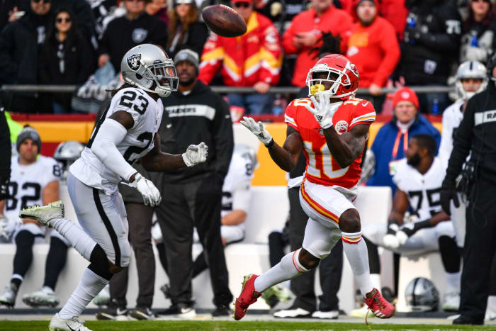 Kansas City Chiefs star Tyreek Hill catches a pass in a game against the Oakland Raiders.
