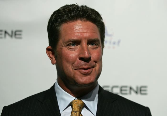 A solo shot of Dan Marino.