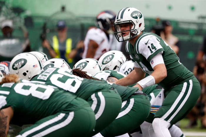 Sam Darnold goes under center for the snap for the New York Jets.