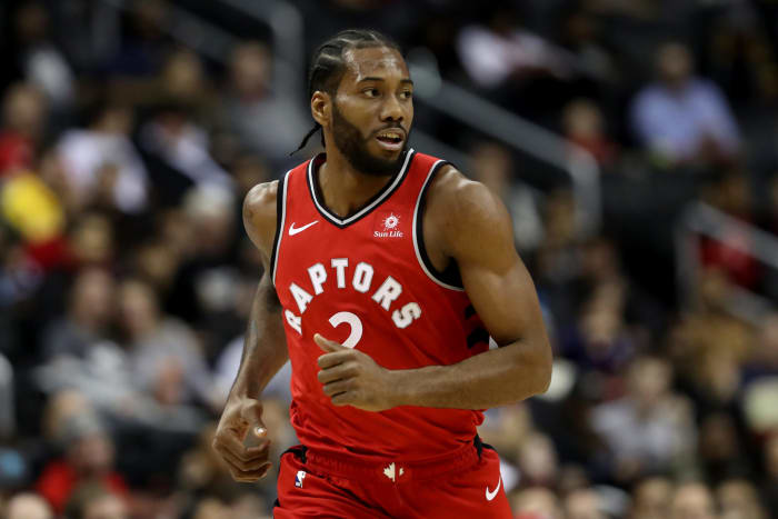 Kawhi Leonard running up the court.