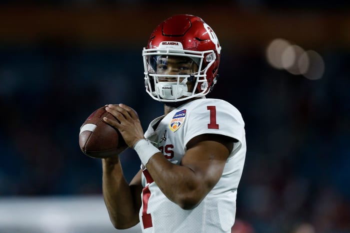 oklahoma quarterback kyler murray warms up