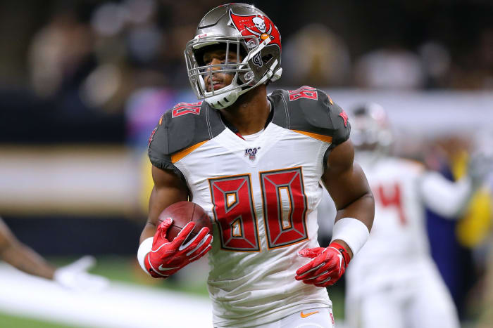 O.J. Howard warms up before a game.