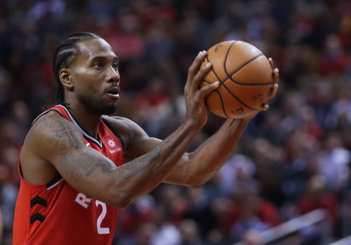 Kawhi Leonard shooting a free throw.