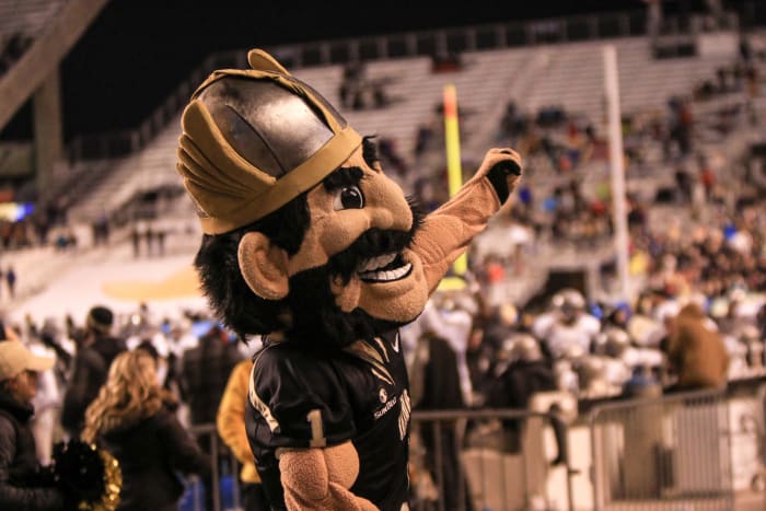 Idaho's mascot Joe Vandal.