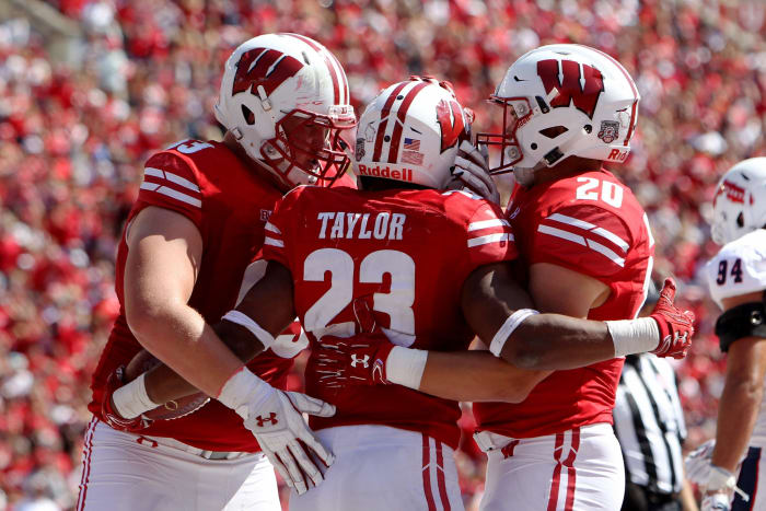 Jonathan Taylor celebrates touchdown for the Wisconsin Badgers.