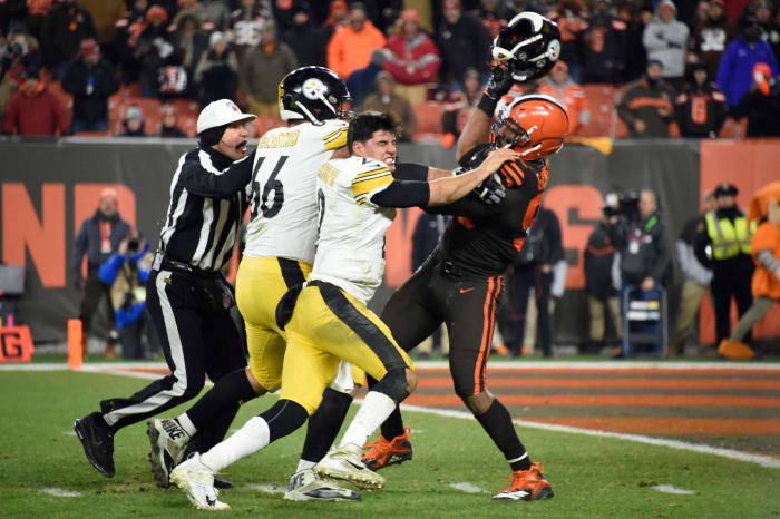 Myles Garrett swings at Mason Rudolph with the QB's helmet.