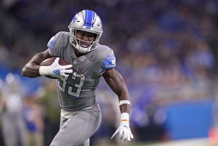 A closeup of Kerryon Johnson running with the football.