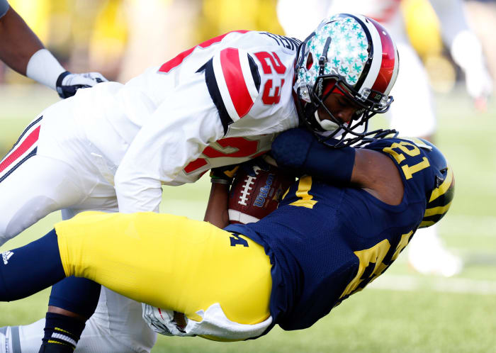 Ohio State's Tyvis Powell tackling Michigan WR Jeremy Gallon