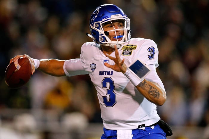 Tyree Jackson throws a pass in a game for Buffalo.